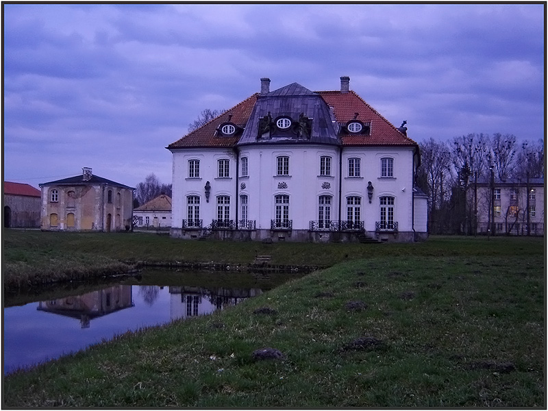 Pałac Branickich w Choroszczy, zdjęcie zrobione po zachodzie słońca