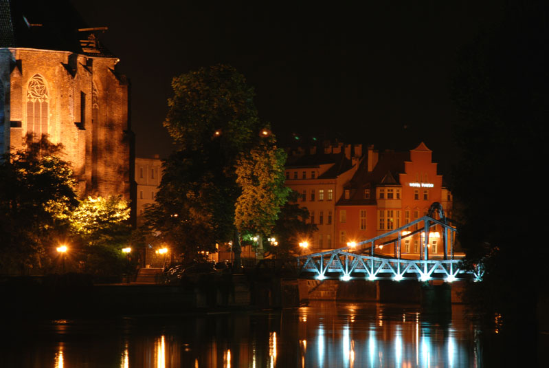 Nocą pomiędzy wyspami na Odrze...