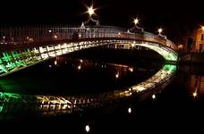 Ha\\\'ppenny bridge at night