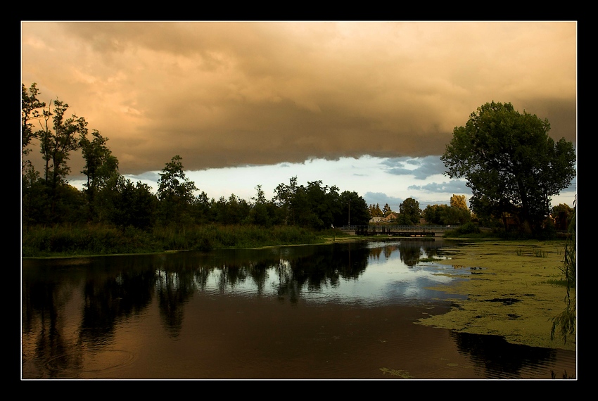 nad rzeką