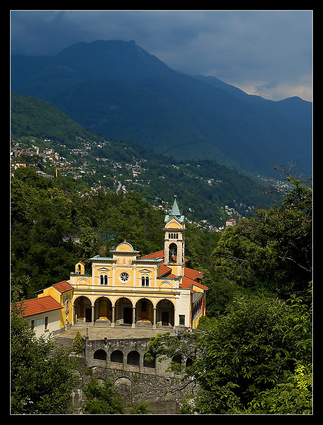 Locarno , kościół  Madonna del Sasso.