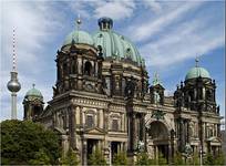 Stare i nowe ...Berlin , Berliner Dom i wieża telewizyjna na Alexander Platz.