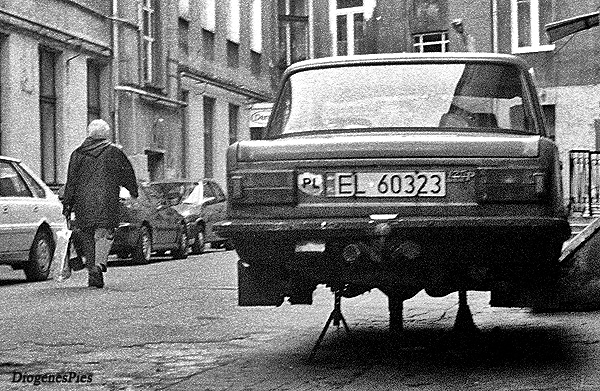 Canonet 17, Foma 400, Fiat 125p, Łódź 2007r.