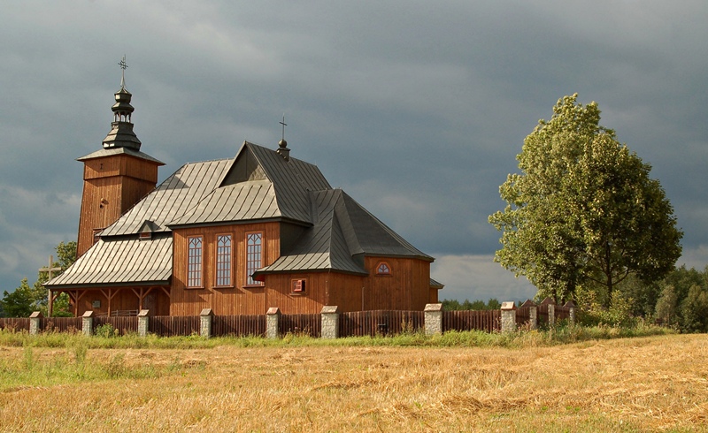 Kościół rzymsko-katolicki Pw. Podwyższenia Krzyża Świętego w  Tokarach.