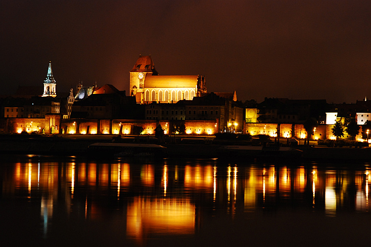 Toruń nocą