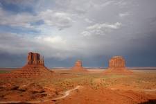 Monument Valley bez słońca