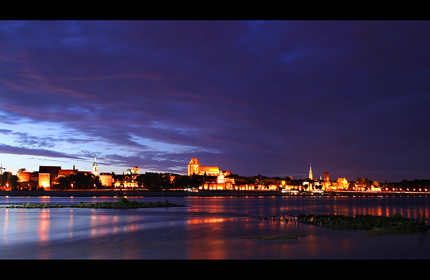 Toruń by night..