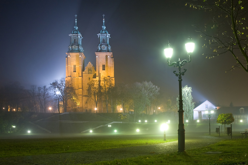 Katedra nocą