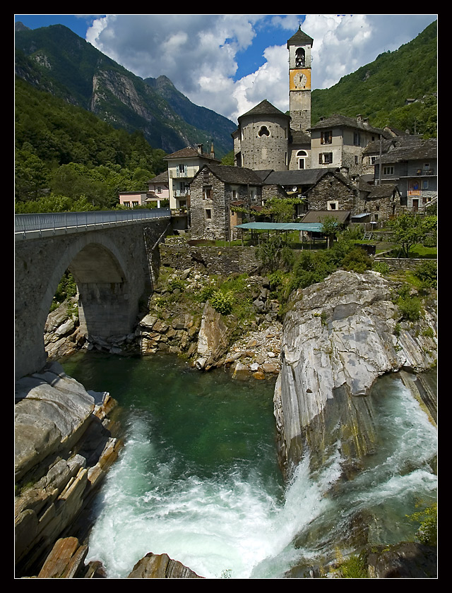 Szwajcaria , dolina Verzasca.