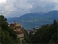 Górujący nad Locarno i jeziorem Magiore klasztor Madonna del Sasso.