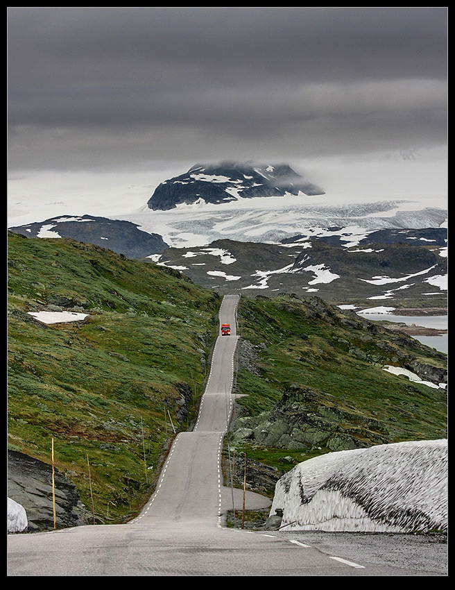 Norwegia, czarne chmury nad Sognefjell