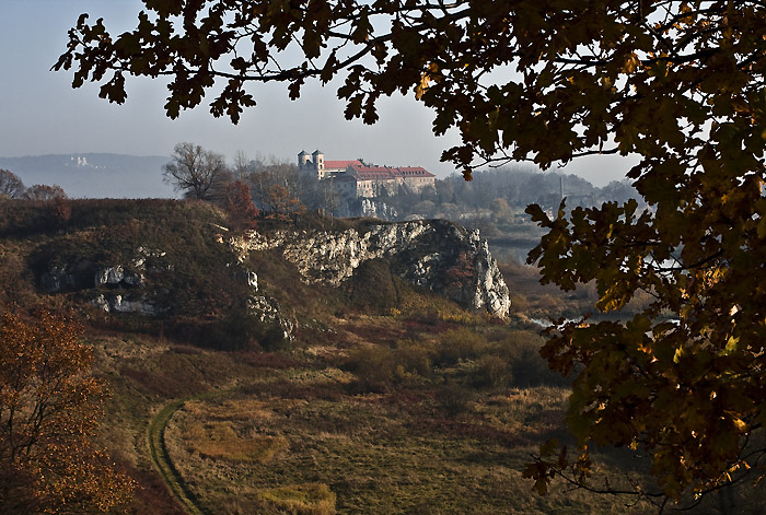 Klasztor w jesiennej szacie