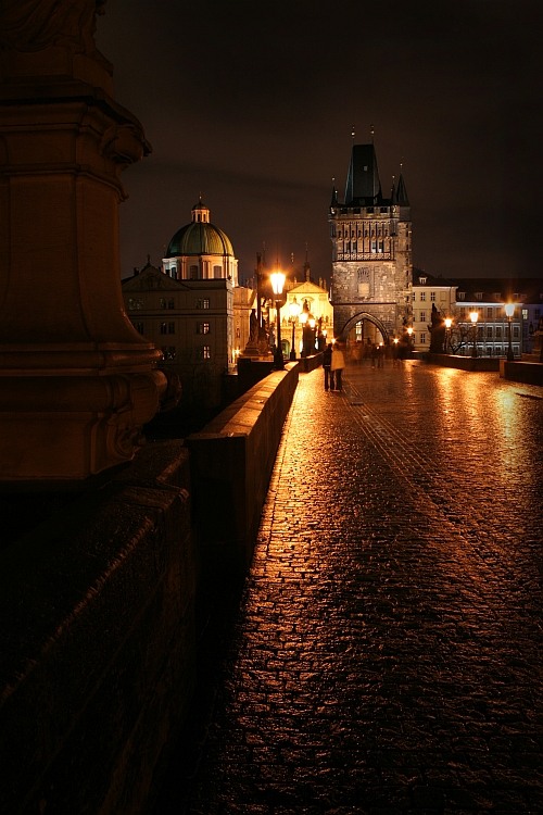 PRAGA NOCĄ