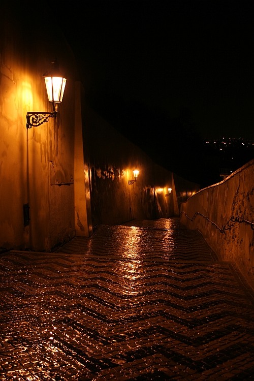 PRAGA NOCĄ