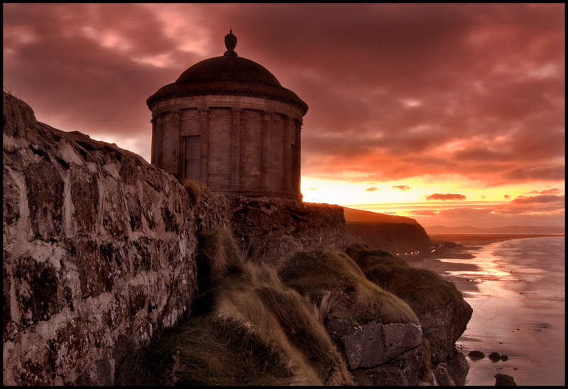 ... The Mussenden Temple o zachodzie