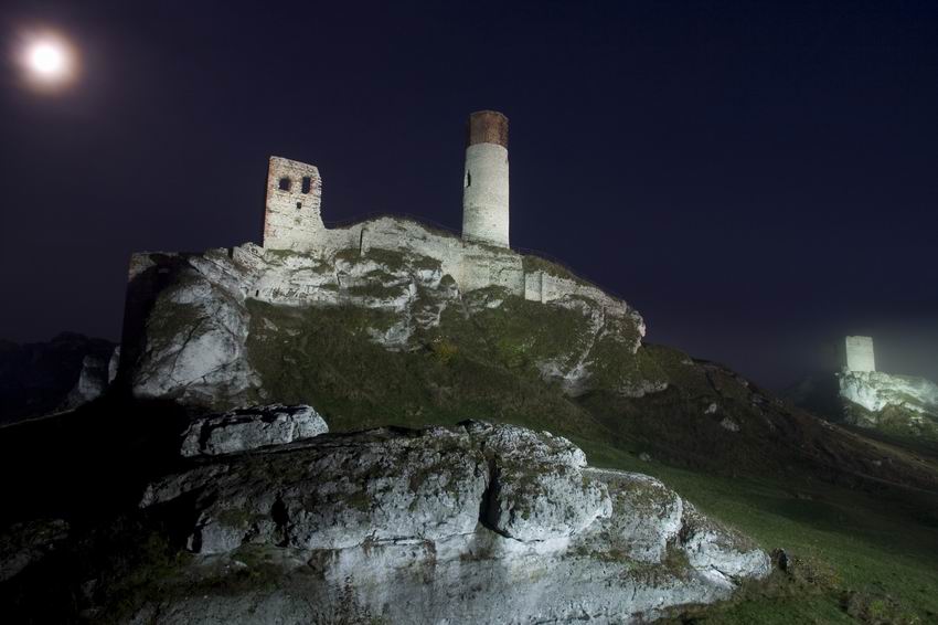 Zamek Królewski w Olsztynie nocą