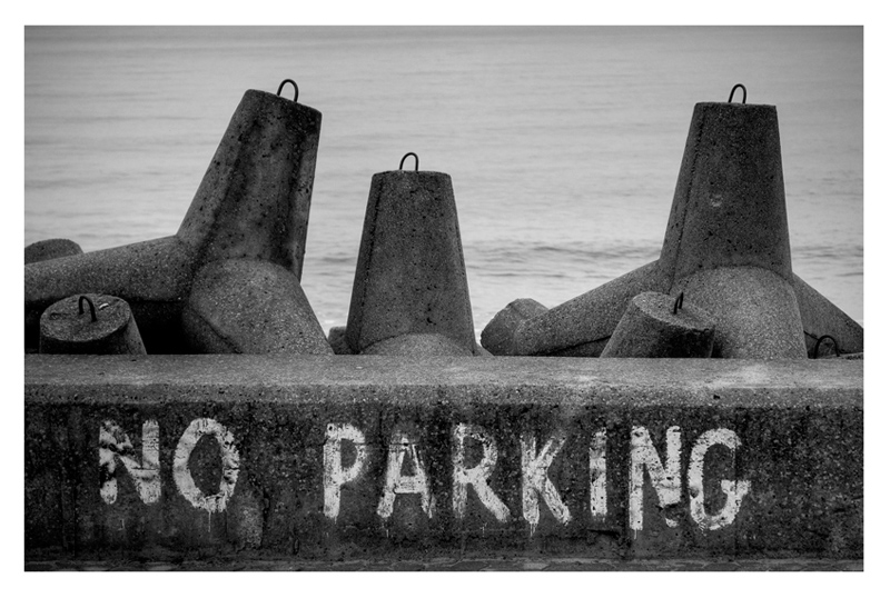 NO PARKING