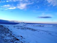 ...Husavikurfjall...gora w miescie Husavik-Islandia