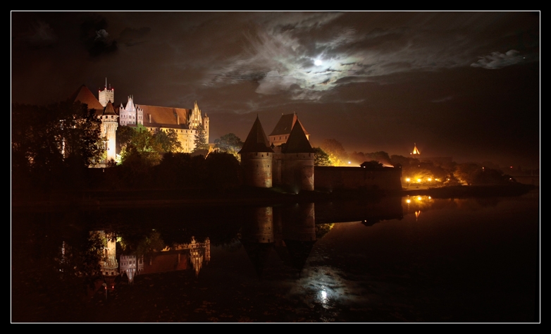 Malbork nocą