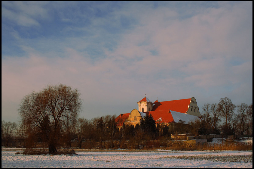 Klasztor zimą w Wągrowcu