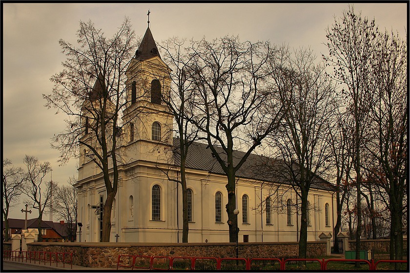 Neorenesansowy kościół pw. św. Piotra i Pawła z 1885 r. w Suchowoli