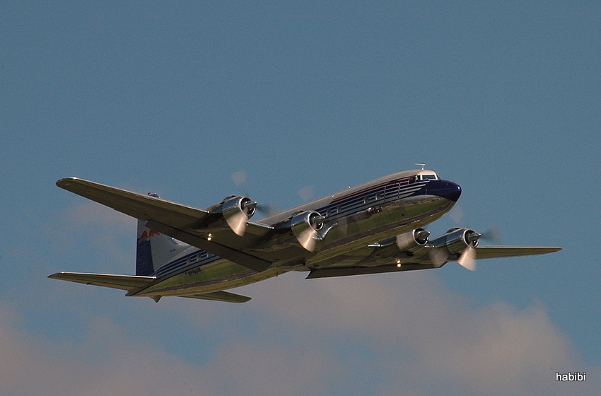 DC-6 Stajnia Red Bulla ;)