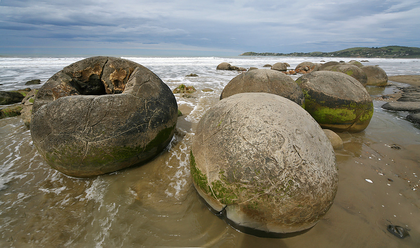 Moeraki boulders