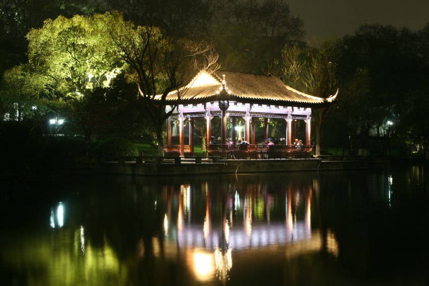 Nocne spacery wokół Jeziora Zachodniego, Hangzhou