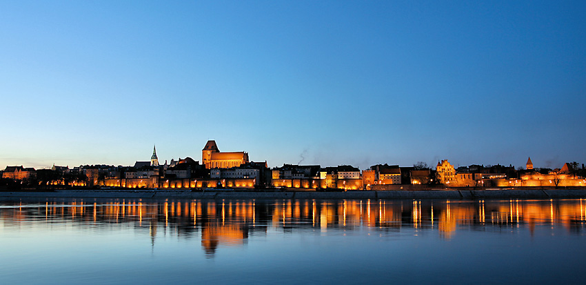 Toruń w niebieskiej godzinie