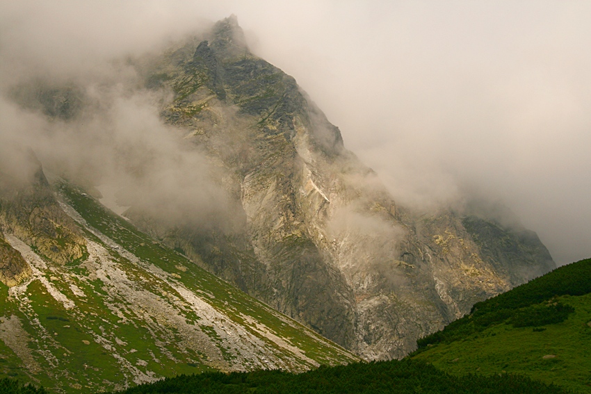 TATRY CHMURNE