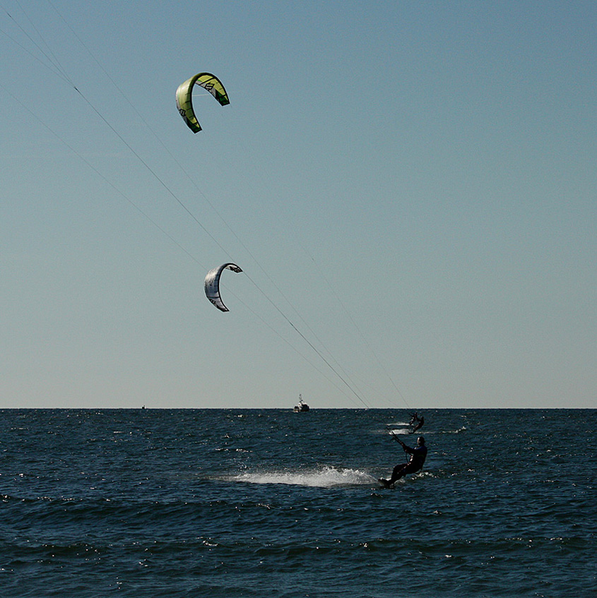 Kitesurfing