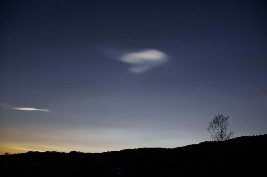 Nacreous clouds...