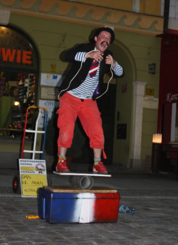 BuskerBus - festiwal sztuk ulicznych; 16-28.06.2009, Wrocław, Rynek