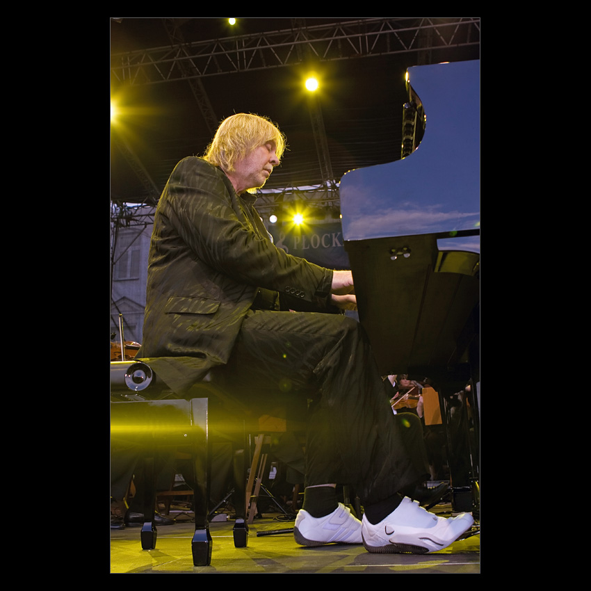 Yes - Rick Wakeman Incaming..