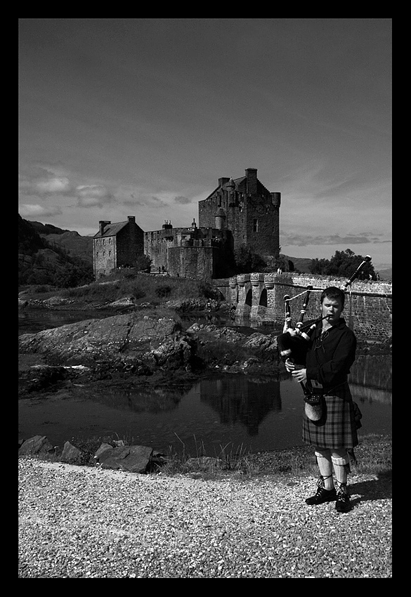 Piper @ Eilean Donan