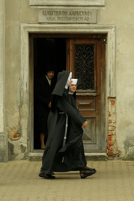 ... szły zakonnice