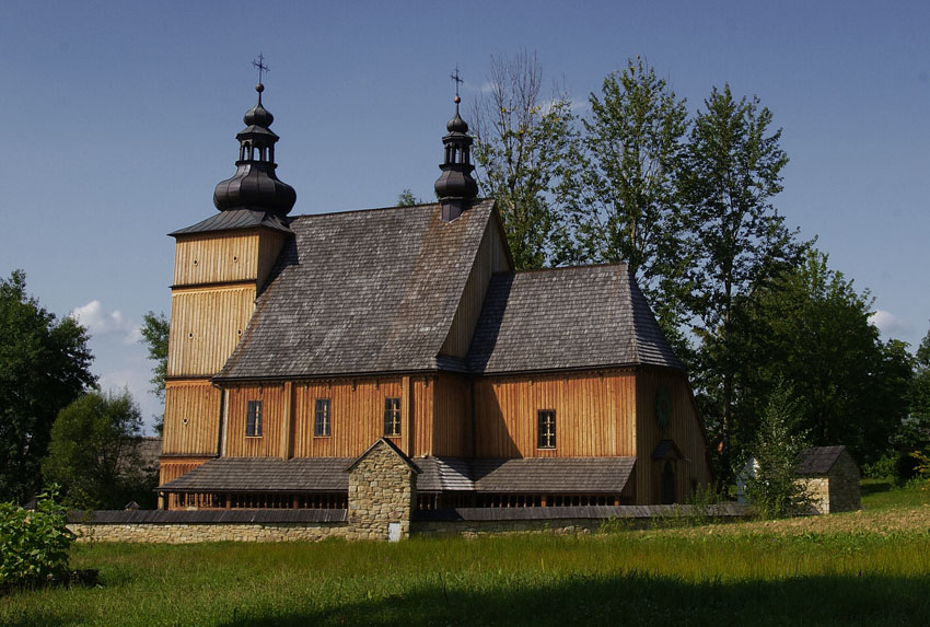 Zabytkowy kościół z Łososiny Dolnej