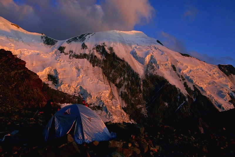 Po zejściu z Blanka, w Tete-Rousse, 3167m n.p.m. - zachód...