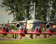 Red Arrows i Globemaster