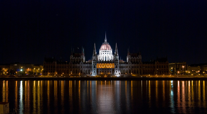 Parlament nocą