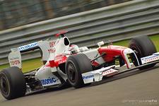 #9 Jarno Trulli, Team Toyota, niestety nie ukończył tego wyścigu - zawiodły hamulce.