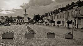 PATRZĄC NA PUŁTUSKI RYNEK...