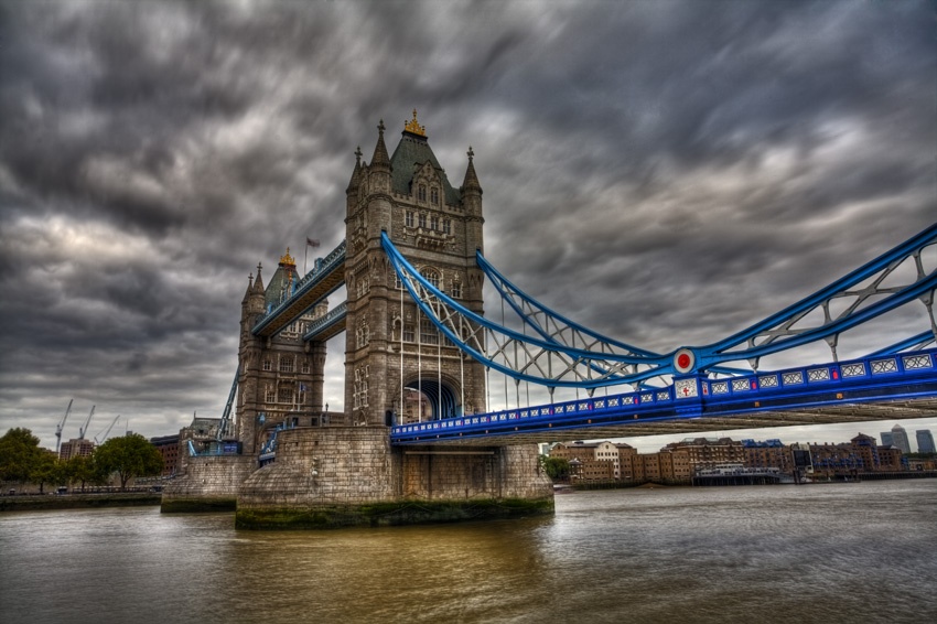 Tower Bridge ...