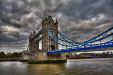 Tower Bridge ...