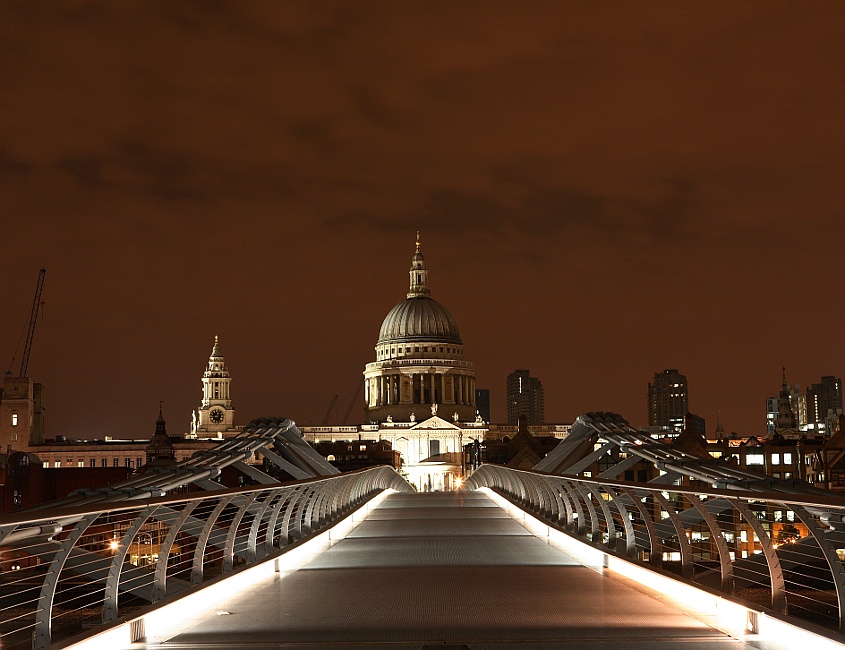 Millenium Bridge & St. Pauls, Londyn