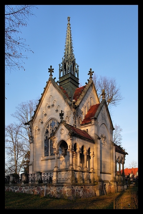 Kaplica Buchholtzów na cmentarzu ewangelickim w Supraślu