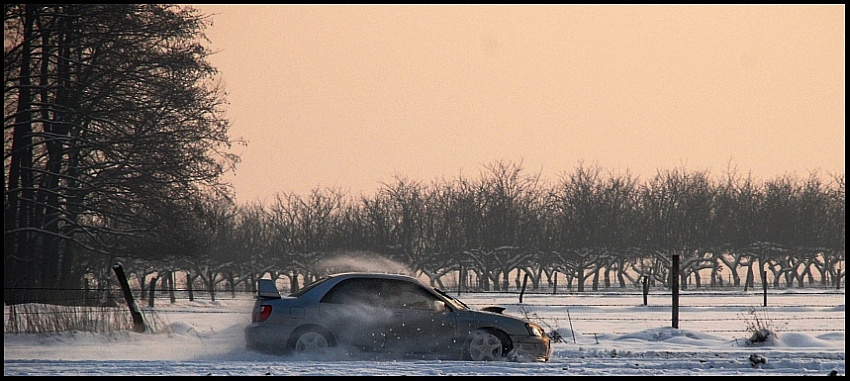 Jadą, jada sanie .. - aa, to nie sanie, to Subaru