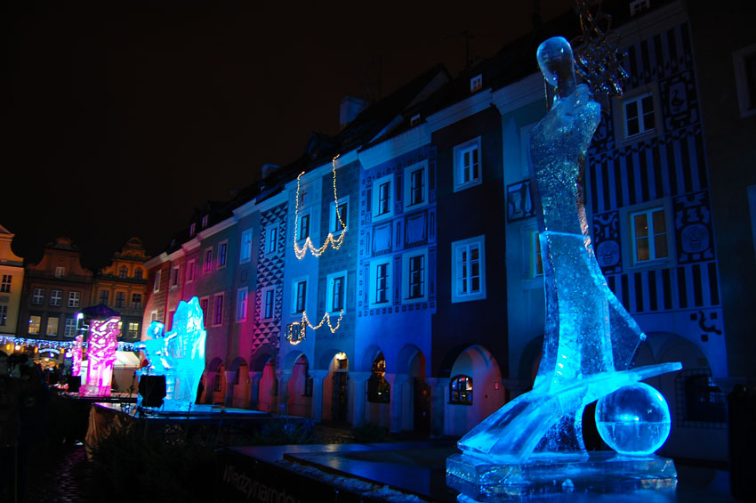 Poznań zimowe rzeźby na starówce