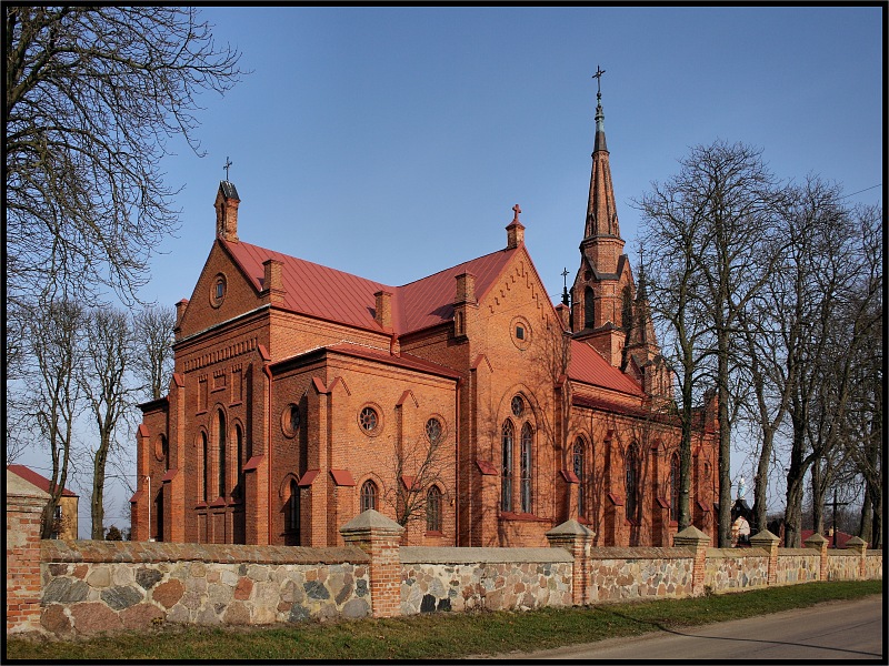 Kościół parafialny pw. Najświętszej Maryi Dziewicy Bogarodzicy Matki Miłosierdzia i Świętych Apostołów Piotra i Pawła w Dołubowie