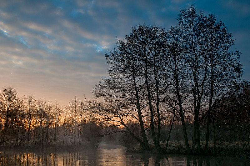 Świt nad rzeką